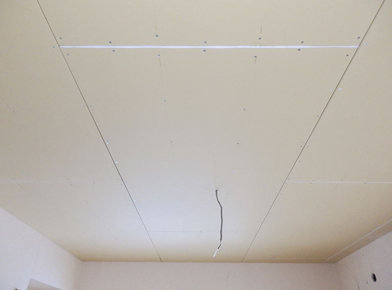 既存天井への断熱複合パネル上張り施工例